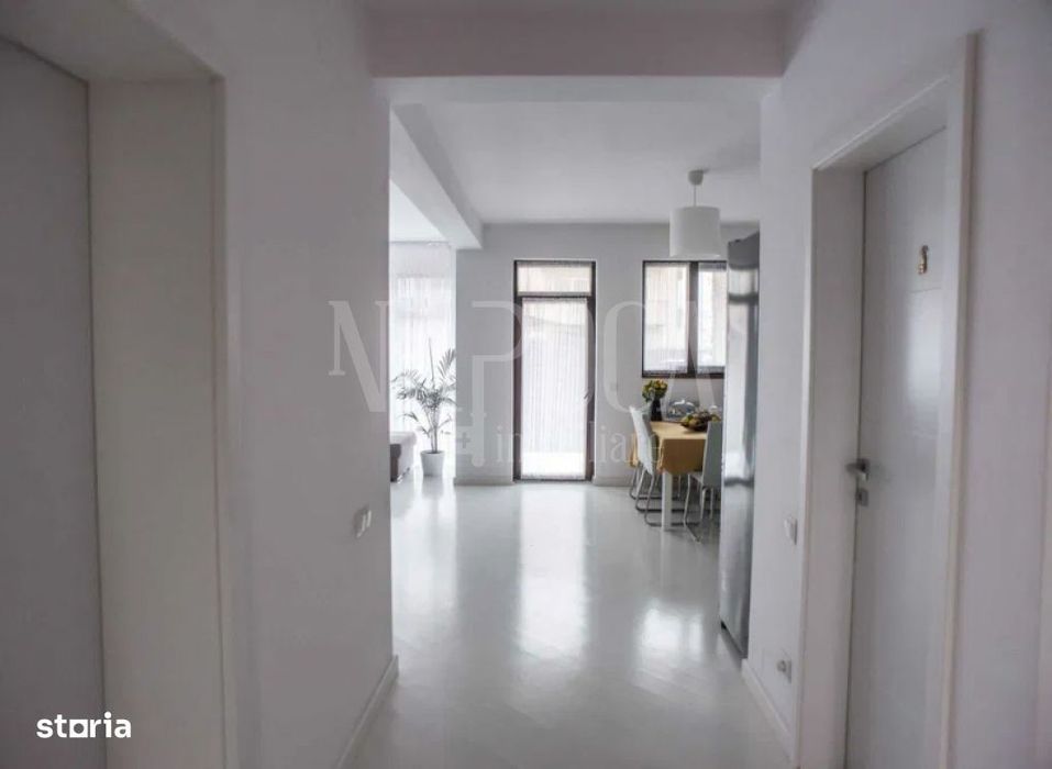 Casa 4 camere de vanzare in Floresti