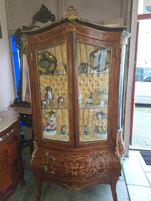 Барокова френска витрина