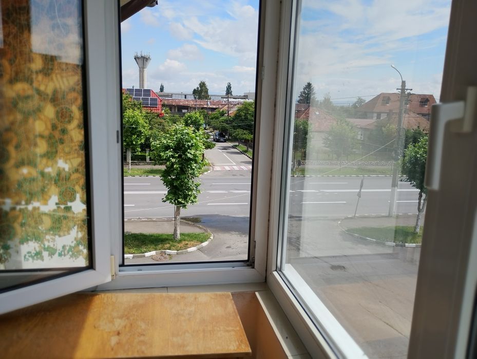 Apartament de închiriat .