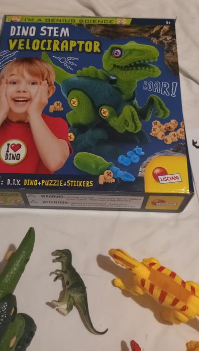 Lot pt iubitorii de dinozauri