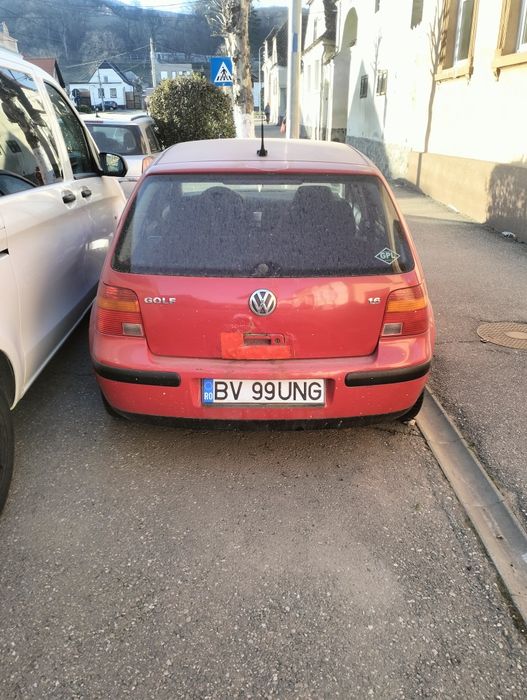 Vând golf 4 motor 16 benzina azd pentru dezmembrari