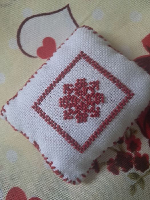 Pernuțe făcute manual umplute cu vată