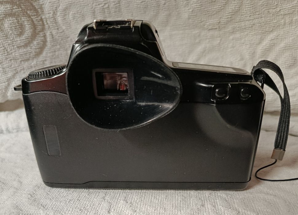 Canon EOS 1000F body