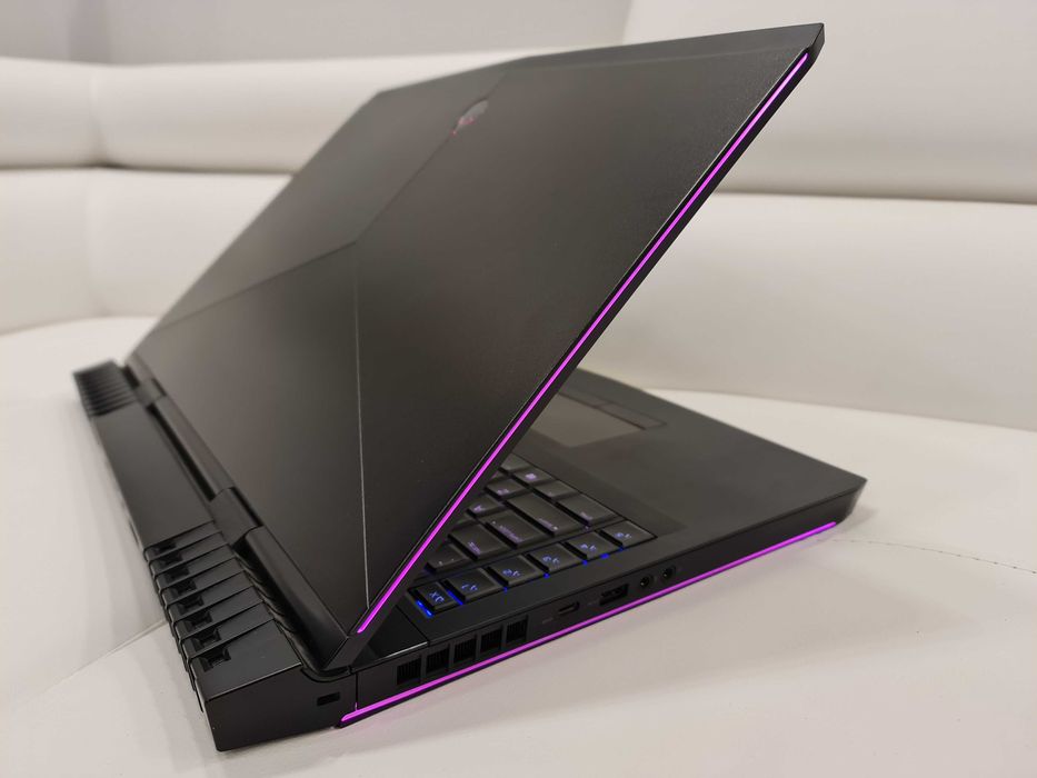 Laptop Alienware ,intel core i9 ,ram 32 gb, video 8 gb , 17,3 inch