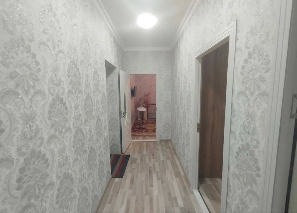 Ойбек метро 2х комнатная . Без депозита