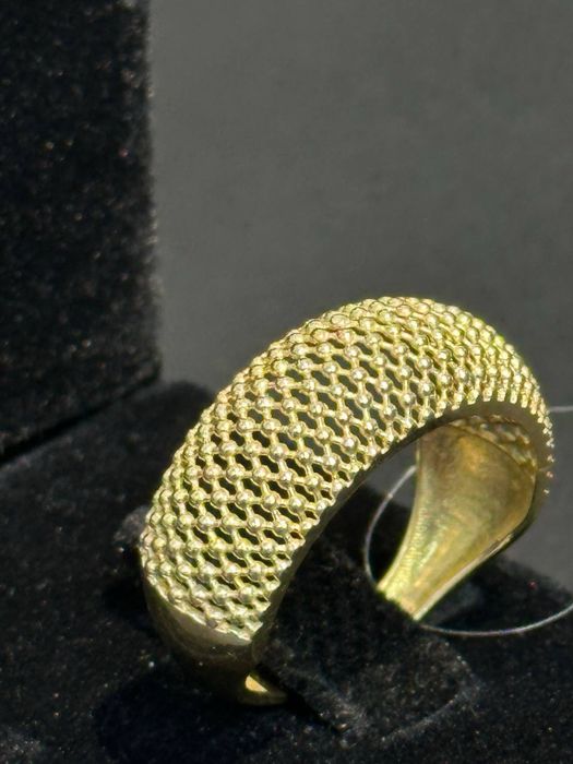 Золото  Кольцо Масса: 2,8