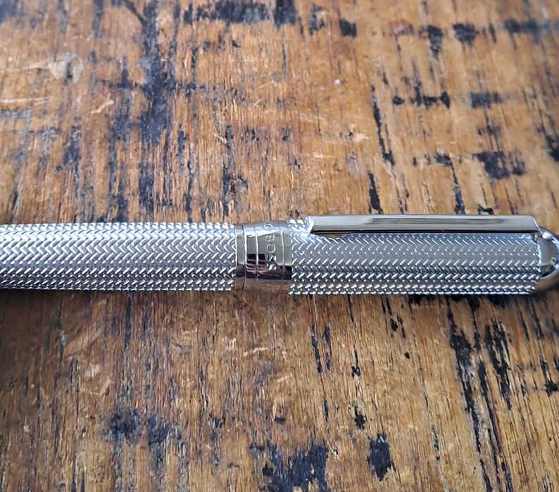 химикалка HUGO BOSS Elemental сребро метал с шарки тип рибена кост