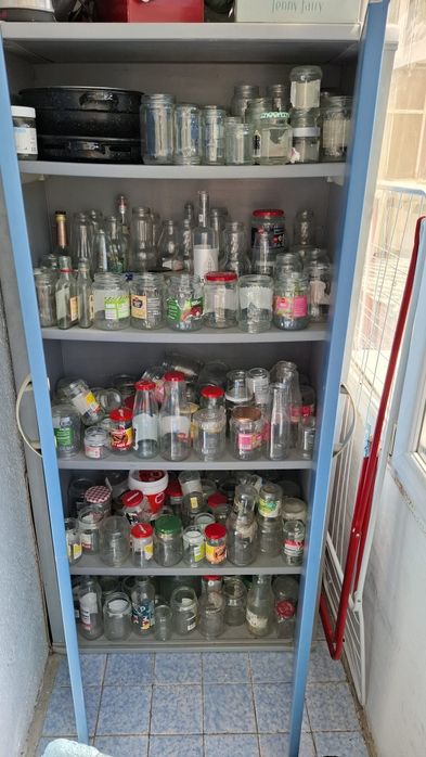 Vând borcane sticlă spălate ,curate numai bune de pus murături zacuscă