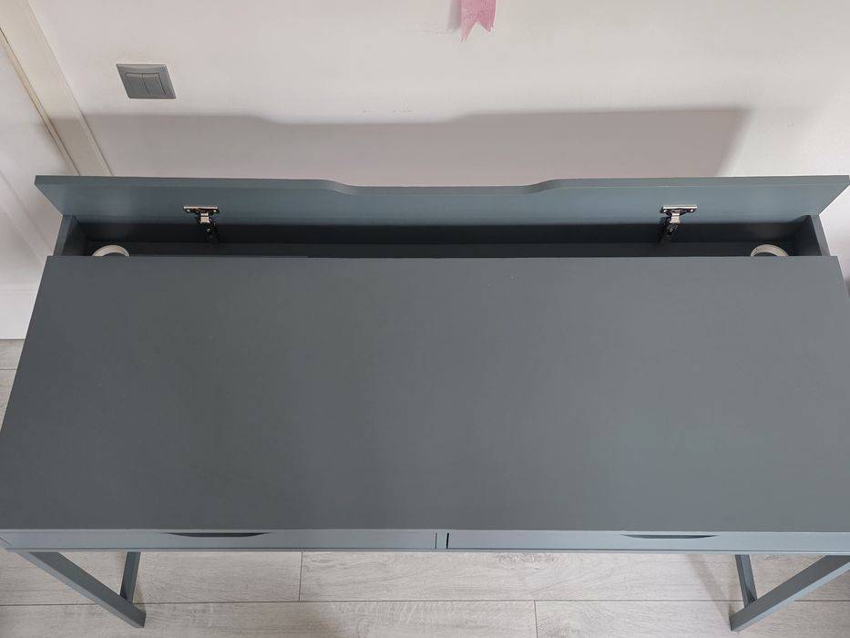 Vând birou IKEA 132×58 cm