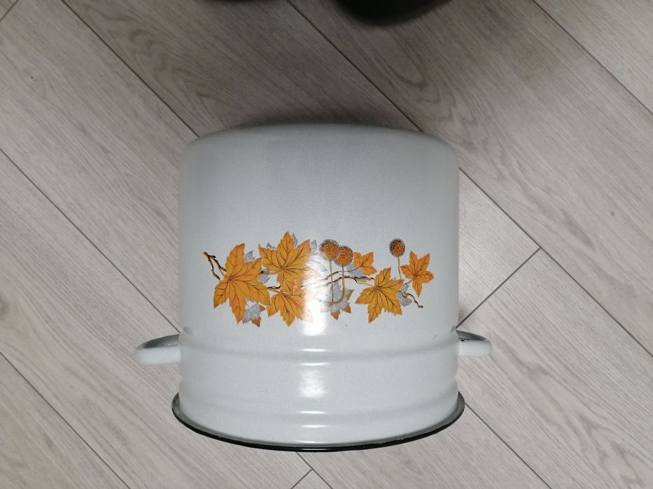 Продается эмалированная кастрюля