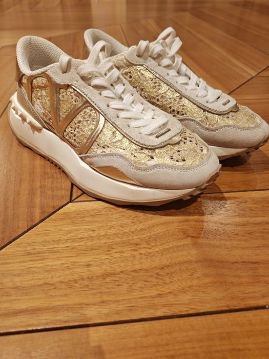 Valentino Garavani Lacerunner