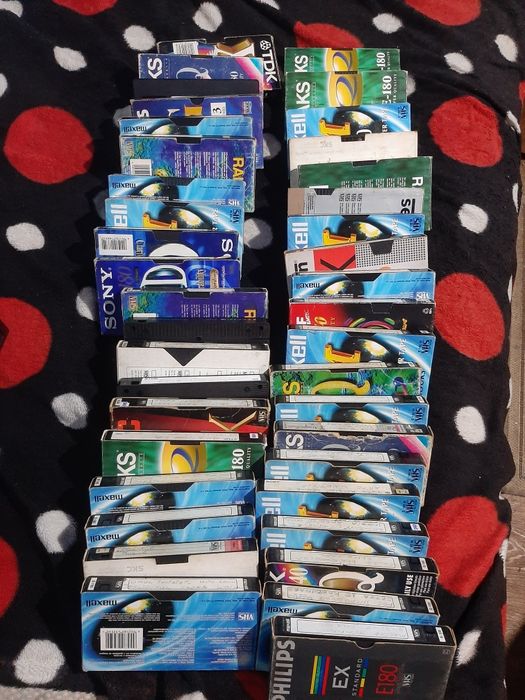 Vând 40 casete video filme vechi în stare bună lot pachet