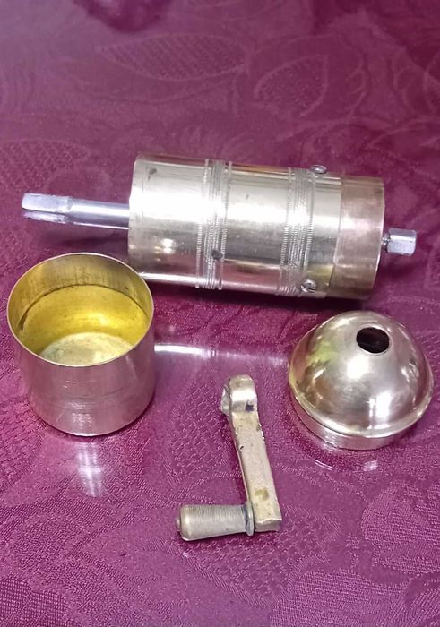 Мелничка за черен пипер, месинг