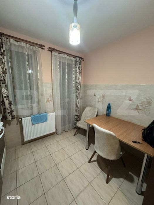 Apartament 2 camere, decomandat, parcare, zona Teilor