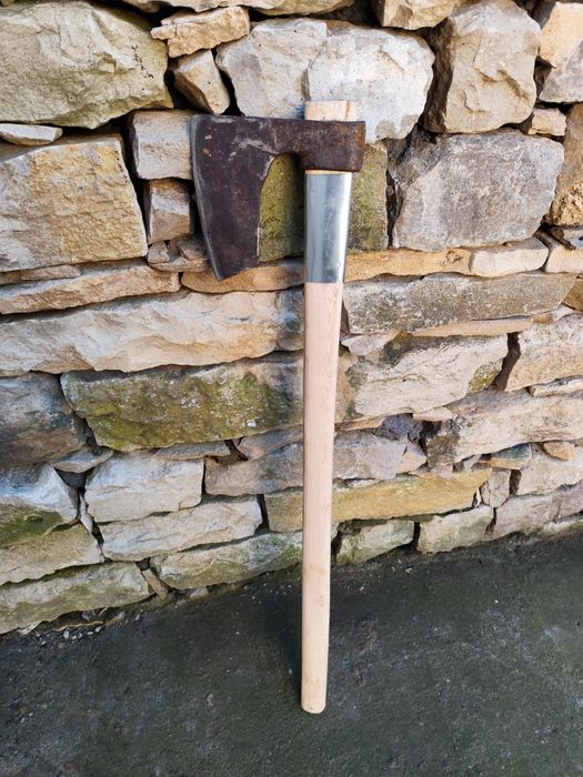 Стари брадви за дърва