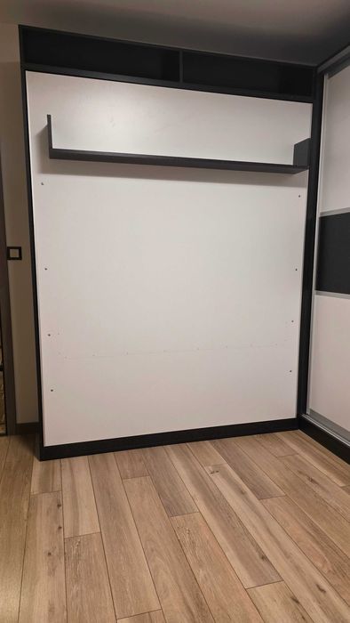 Легло с падащ механизъм