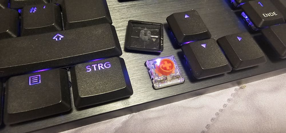 Logitech G915X lightspeed. Механична безжична геймърска клавиатура