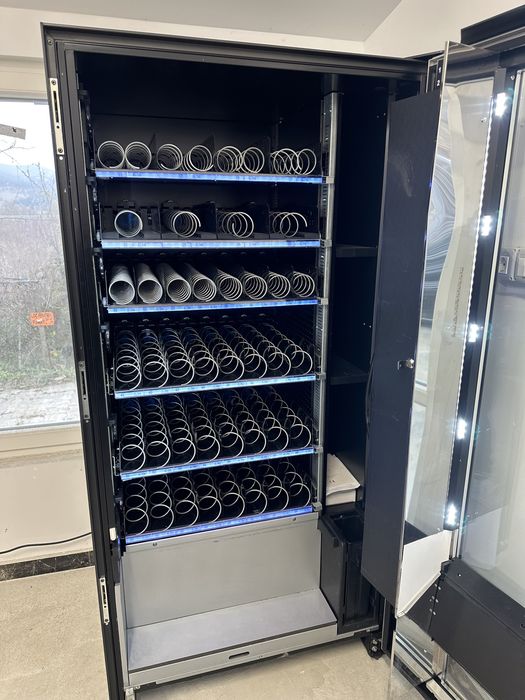 Vindem automate de snack fass 900