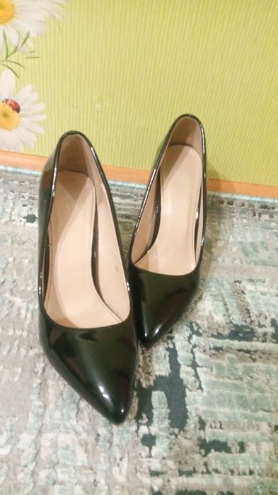 Продам туфли и уги. Есть вацап