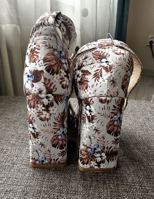 Сандали Deezee висок ток