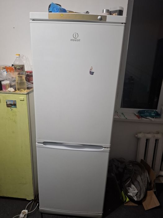 Продам холодильник INDESIT