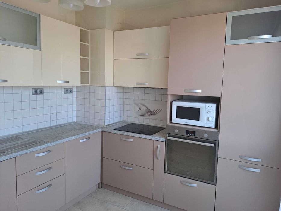 Продава се Тристаен апартамент в Плевен, Широк център - 75 кв.м за 1180 €/кв.м - Снимка #1