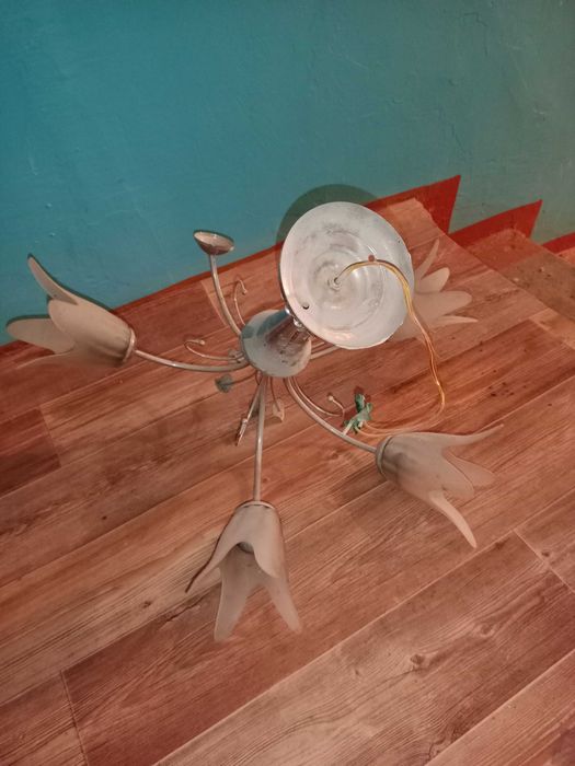 Продам люстры состояние хорошее