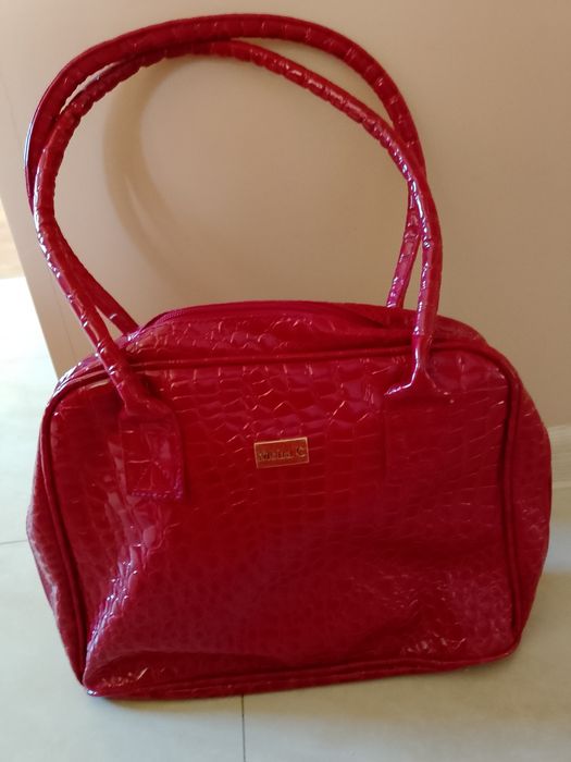 Дамска чанта ,червен лак