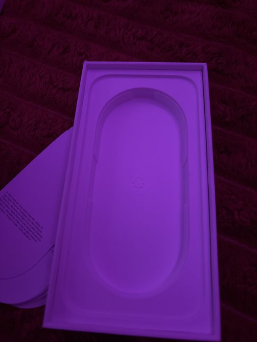 Vand cutie iphone 16 de culoare black