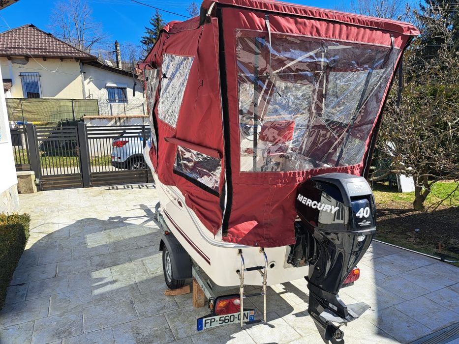 Quicksilver 420 cabin