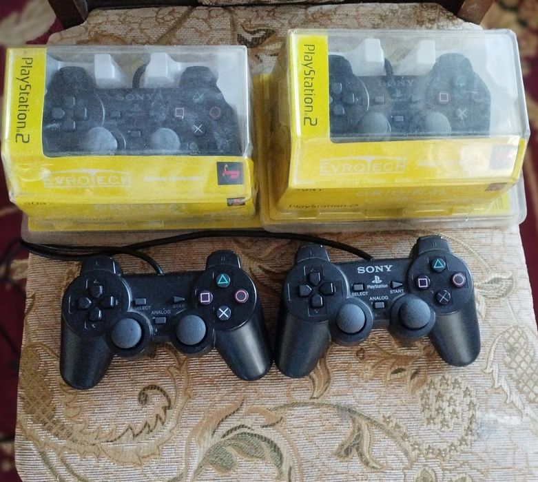 Sony Playstation 2 slim ideal.