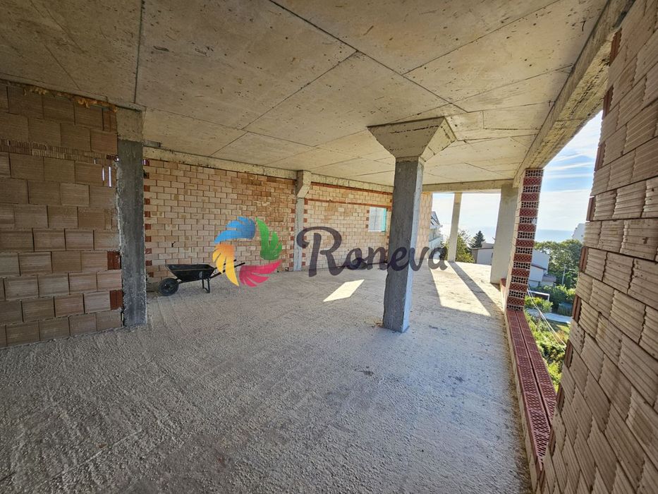 3-стаен във Варна, м-т Ален Мак площ 151кв.м. цена 246000евро