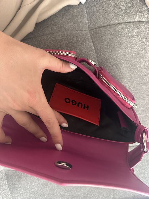 Дамска чанта Hugo - има забележки