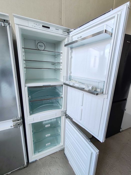 Miele KFN 37682 iD – Хладилник-фризер за вграждане