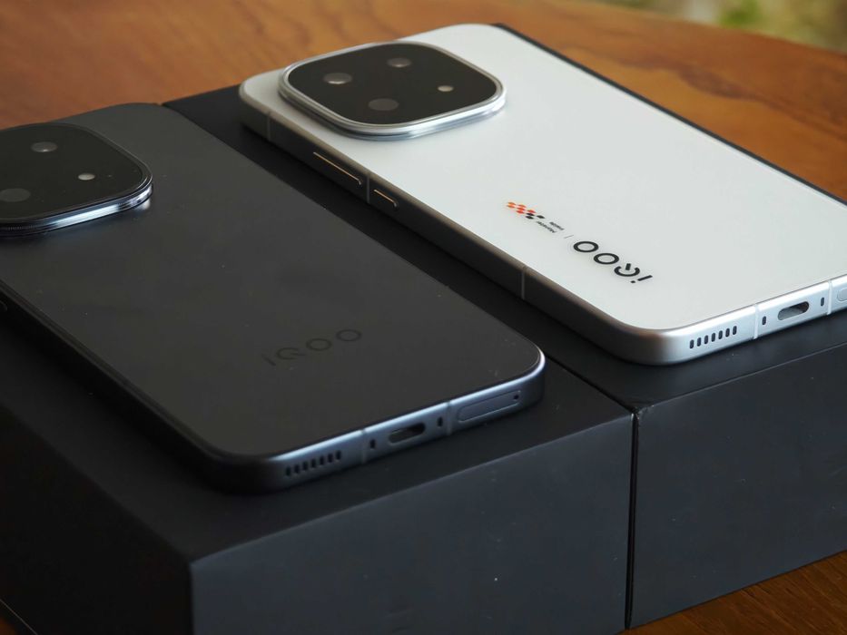 Нови Vivo iQoo 15 16/512 - SD8 Elite Gen5; 6.85";7000mAh 100w; 3x50mpx