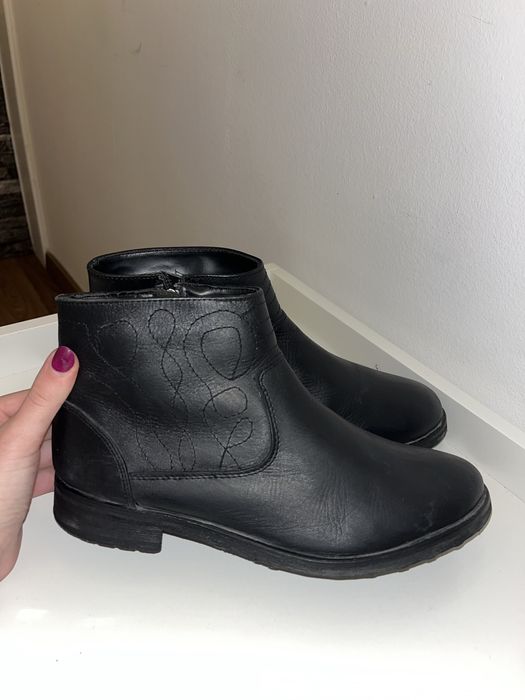 Ниски боти от естествена кожа