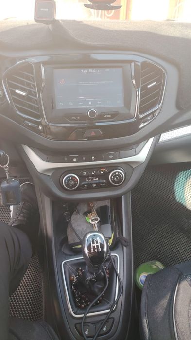 Продам Веста кросс 2019 г.в 1.8