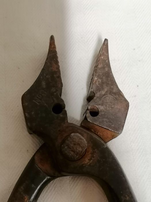 Старинен инструмент