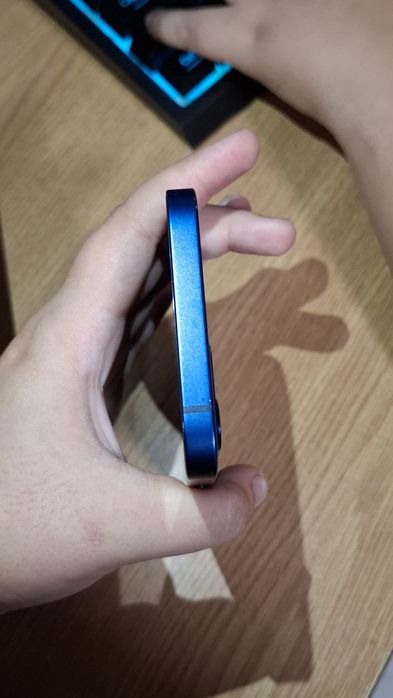 Iphone 12 albastru