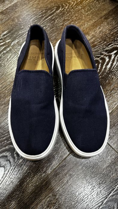 Продам кроссовки и макасы