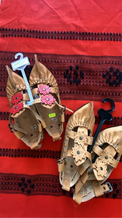 Дамски кожени цървули с орнамент над 5 бр отстъпка 5,11€/10 лв на чифт