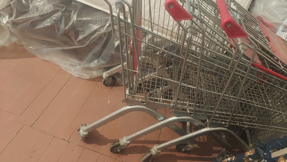 Тележки б/у  для продуктов.