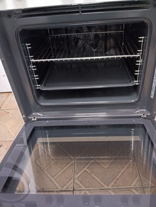 Като нова свободно стояща печка с керамичен плот Voss Electrolux с 2 години Гаранция!