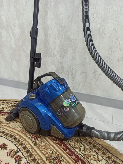 Продам пылесос Artel
