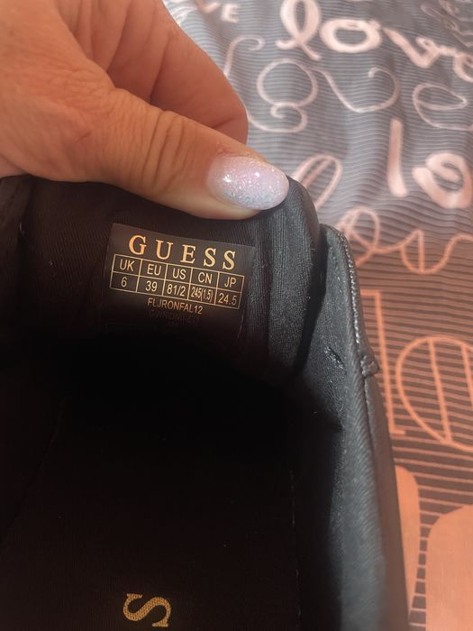 ОригиналниСникърси Guess 39 номер 25 см