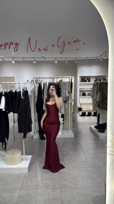 Продам темно красное платье