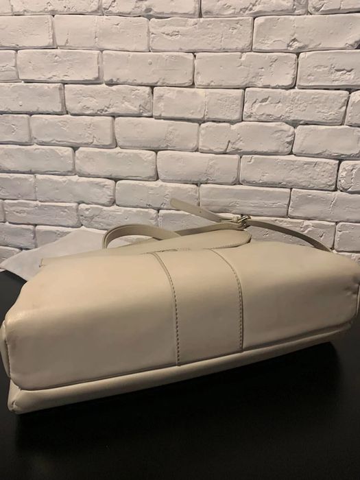 Geanta musette foarte frumoasa crem