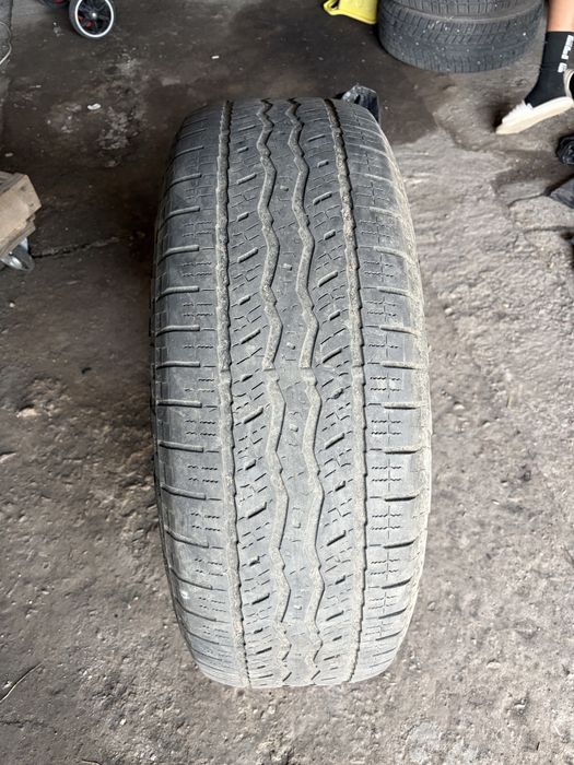 В продаже резина 265 60 R20 три баллона