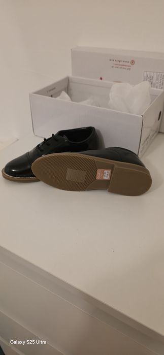 Нови детски обувки