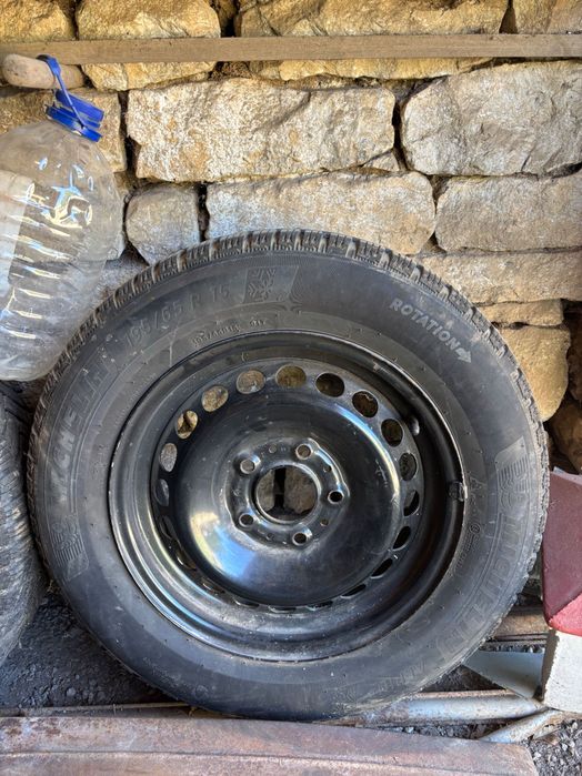 Bmw 120x5 15’’ Michelin зимни и летни +железарки 8х